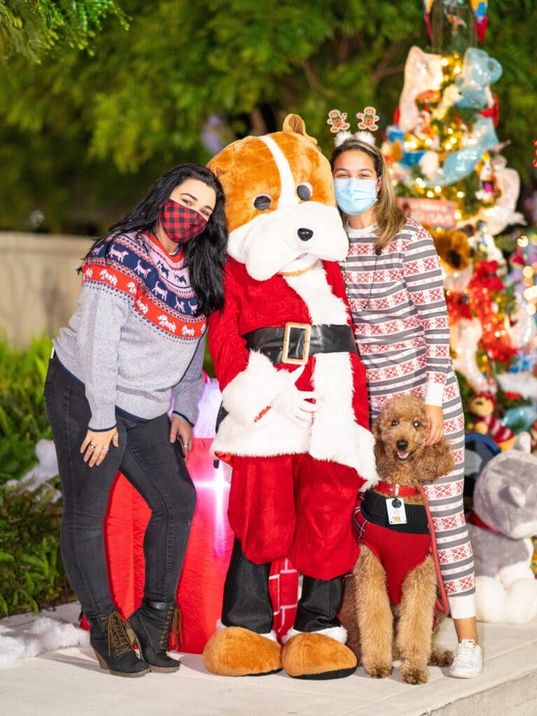 Petland Texas picture of Petland Pembroke Pines staff at the drive-thru holiday drive for Christmas.