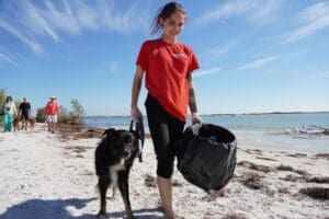 Petland Texas Participates in Largo Beach Cleanup